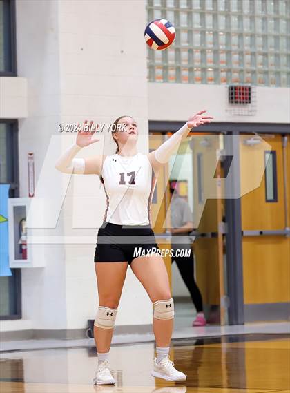 Thumbnail 2 in Grand Saline vs Alba-Golden photogallery.