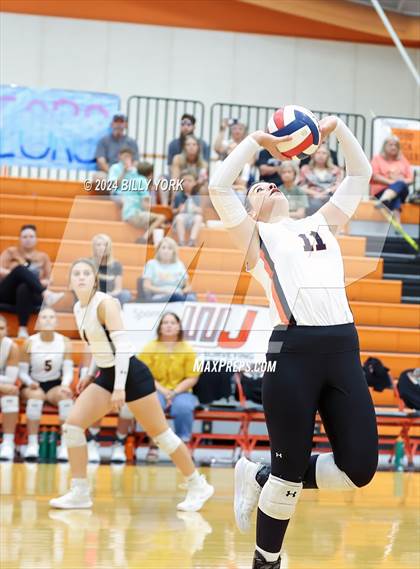 Thumbnail 2 in Grand Saline vs Alba-Golden photogallery.