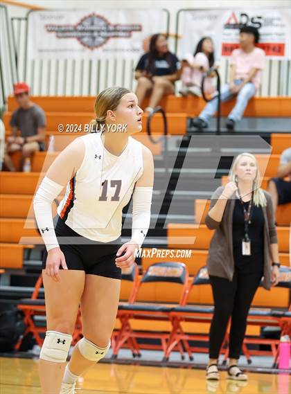 Thumbnail 3 in Grand Saline vs Alba-Golden photogallery.