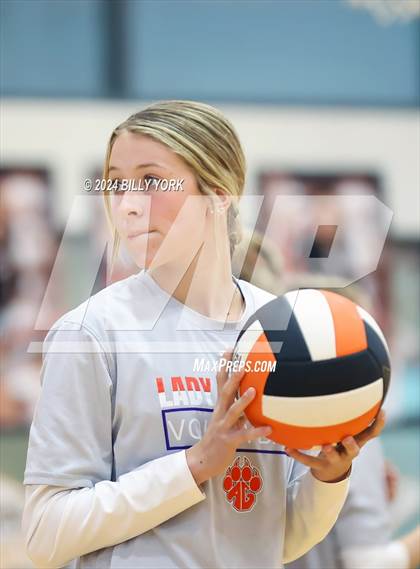 Thumbnail 1 in Grand Saline vs Alba-Golden photogallery.