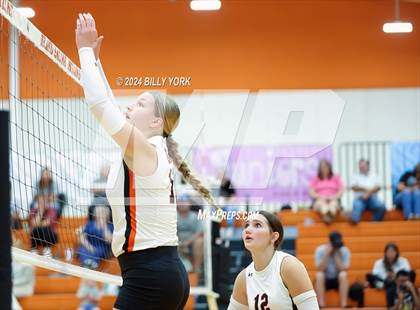 Thumbnail 2 in Grand Saline vs Alba-Golden photogallery.