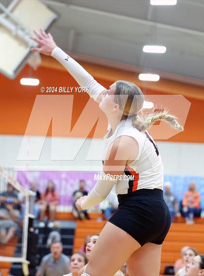 Thumbnail 2 in Grand Saline vs Alba-Golden photogallery.