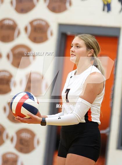 Thumbnail 2 in Grand Saline vs Alba-Golden photogallery.