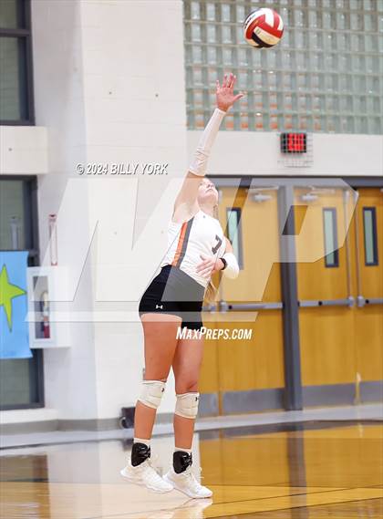 Thumbnail 3 in Grand Saline vs Alba-Golden photogallery.