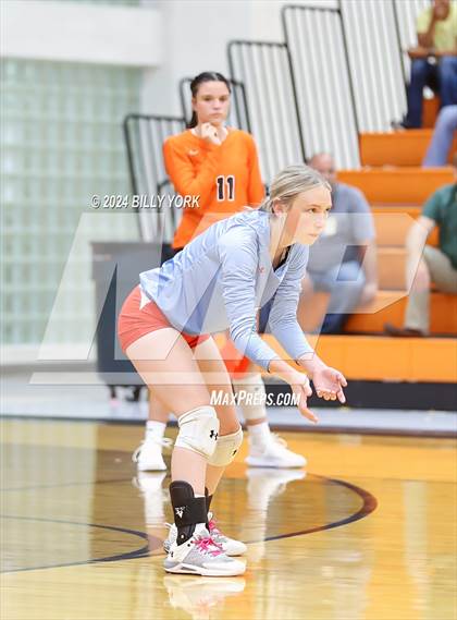 Thumbnail 1 in Grand Saline vs Alba-Golden photogallery.