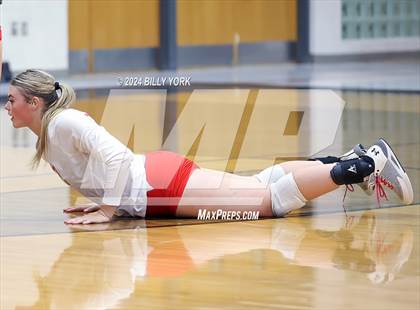 Thumbnail 1 in Grand Saline vs Alba-Golden photogallery.