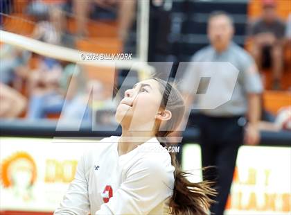 Thumbnail 1 in Grand Saline vs Alba-Golden photogallery.