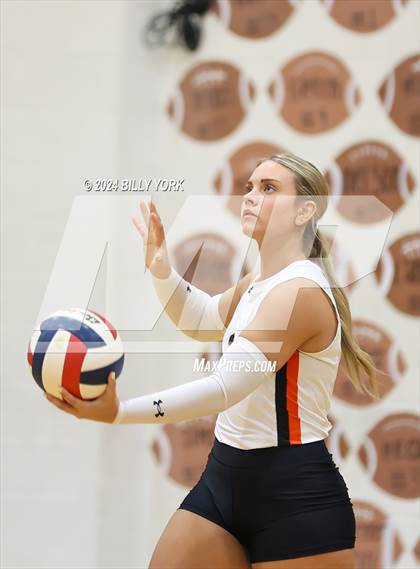 Thumbnail 3 in Grand Saline vs Alba-Golden photogallery.