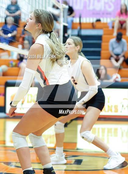 Thumbnail 3 in Grand Saline vs Alba-Golden photogallery.
