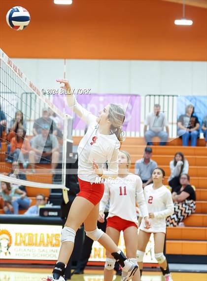 Thumbnail 1 in Grand Saline vs Alba-Golden photogallery.