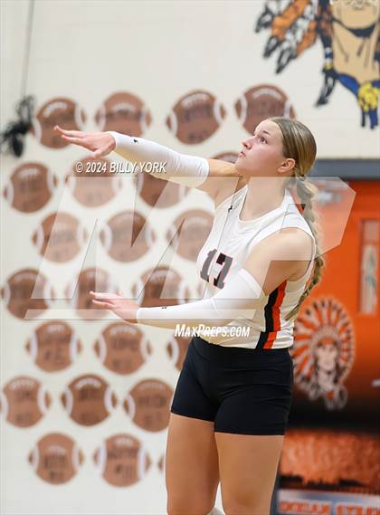 Thumbnail 2 in Grand Saline vs Alba-Golden photogallery.