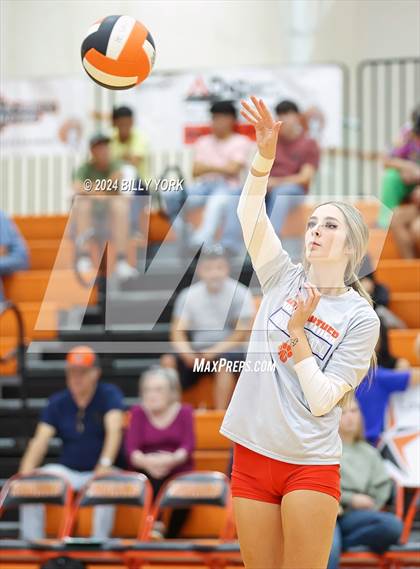 Thumbnail 1 in Grand Saline vs Alba-Golden photogallery.