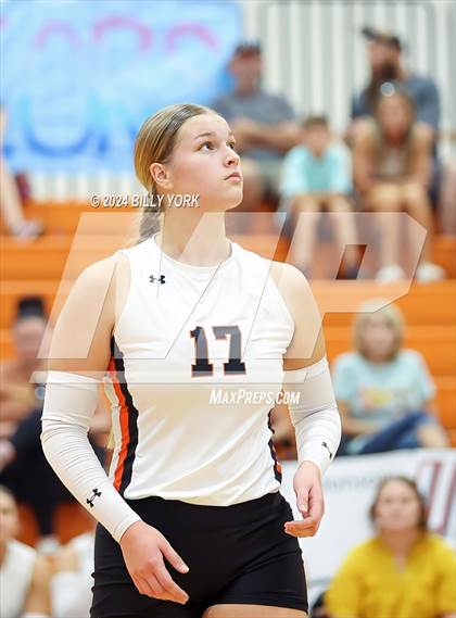 Thumbnail 3 in Grand Saline vs Alba-Golden photogallery.