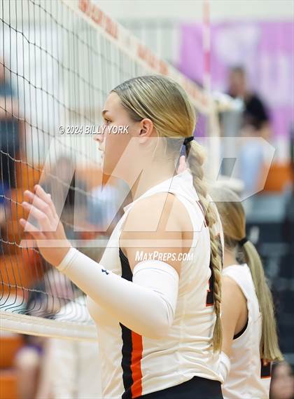 Thumbnail 3 in Grand Saline vs Alba-Golden photogallery.