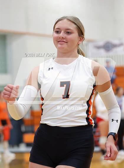 Thumbnail 2 in Grand Saline vs Alba-Golden photogallery.