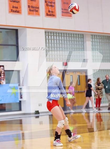 Thumbnail 1 in Grand Saline vs Alba-Golden photogallery.