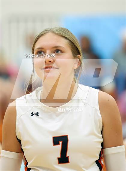 Thumbnail 1 in Grand Saline vs Alba-Golden photogallery.