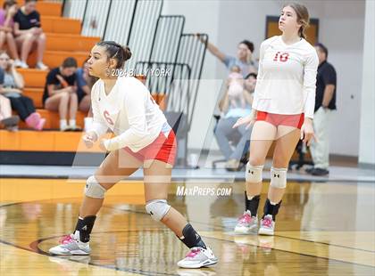 Thumbnail 2 in Grand Saline vs Alba-Golden photogallery.