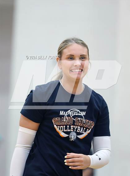 Thumbnail 3 in Grand Saline vs Alba-Golden photogallery.