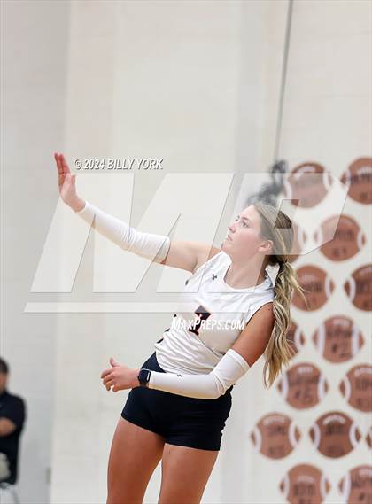 Thumbnail 2 in Grand Saline vs Alba-Golden photogallery.