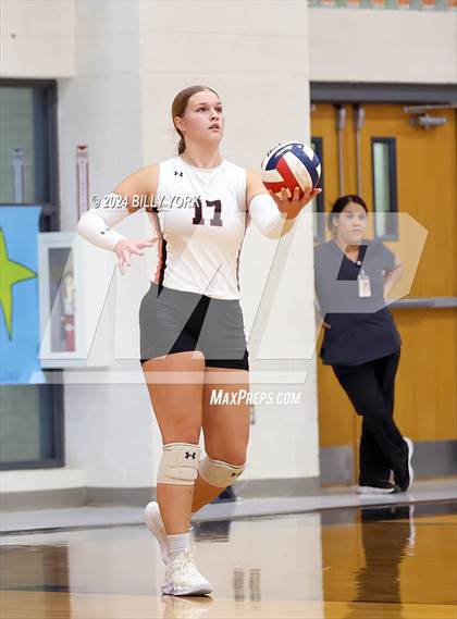 Thumbnail 3 in Grand Saline vs Alba-Golden photogallery.