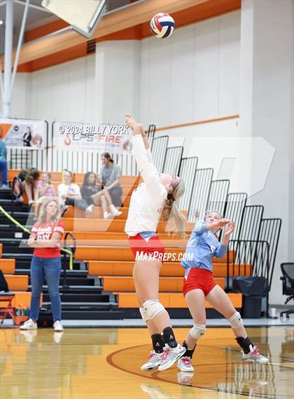 Thumbnail 3 in Grand Saline vs Alba-Golden photogallery.