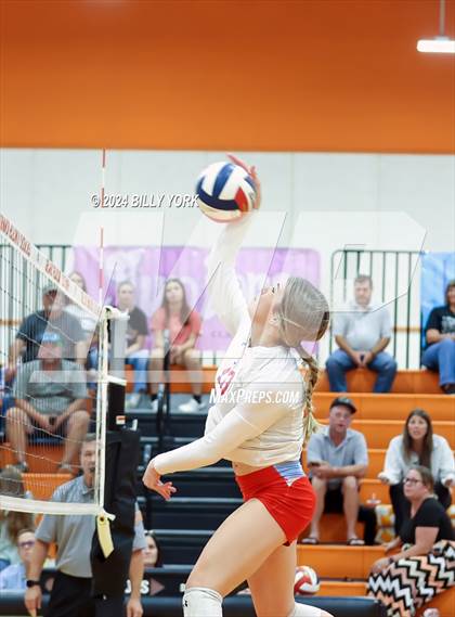 Thumbnail 2 in Grand Saline vs Alba-Golden photogallery.