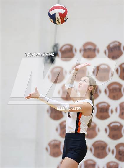 Thumbnail 1 in Grand Saline vs Alba-Golden photogallery.