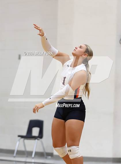 Thumbnail 3 in Grand Saline vs Alba-Golden photogallery.
