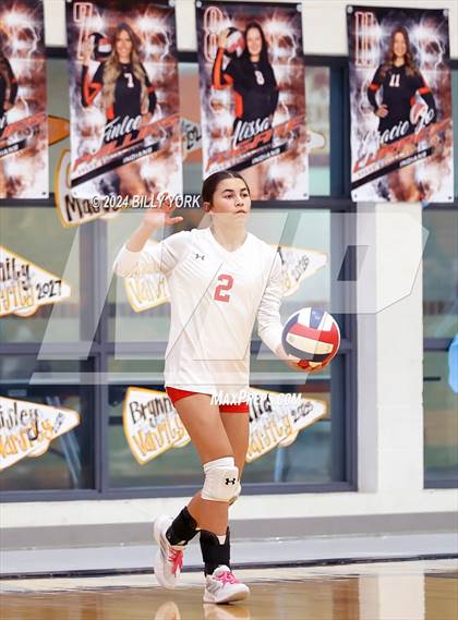 Thumbnail 2 in Grand Saline vs Alba-Golden photogallery.