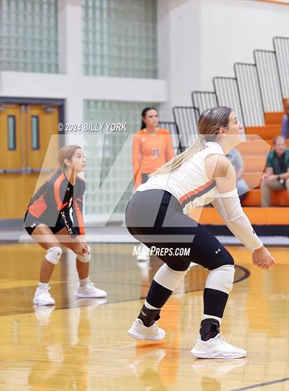 Thumbnail 1 in Grand Saline vs Alba-Golden photogallery.