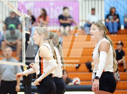 Thumbnail 3 in Grand Saline vs Alba-Golden photogallery.
