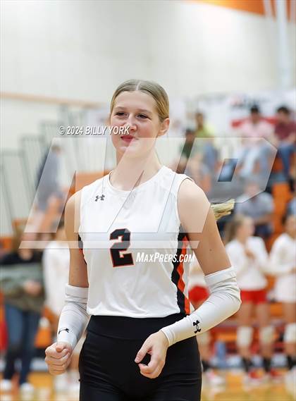 Thumbnail 1 in Grand Saline vs Alba-Golden photogallery.