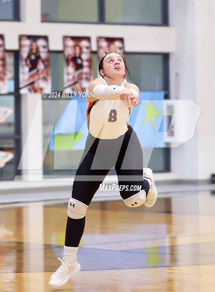 Thumbnail 1 in Grand Saline vs Alba-Golden photogallery.