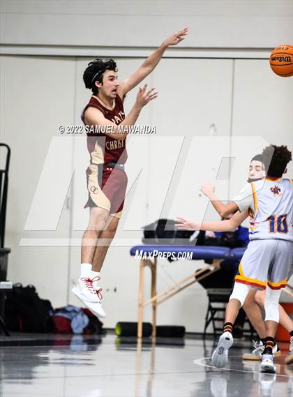 Thumbnail 1 in Cantwell-Sacred Heart of Mary vs Oaks Christian photogallery.