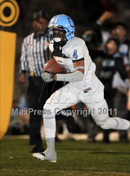 Thumbnail 2 in San Pedro vs. Carson (CIF LACS D1 Playoffs) photogallery.