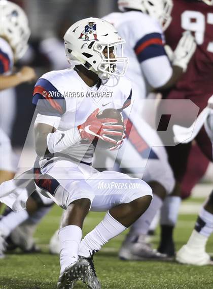 Thumbnail 2 in John Ehret vs. Destrehan (LHSAA 5A Quarterfinal Playoff) photogallery.