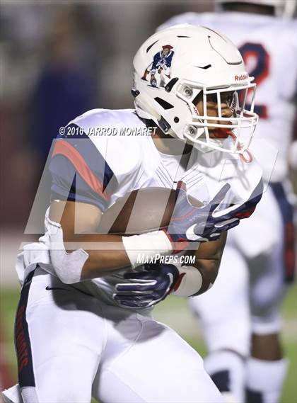 Thumbnail 2 in John Ehret vs. Destrehan (LHSAA 5A Quarterfinal Playoff) photogallery.