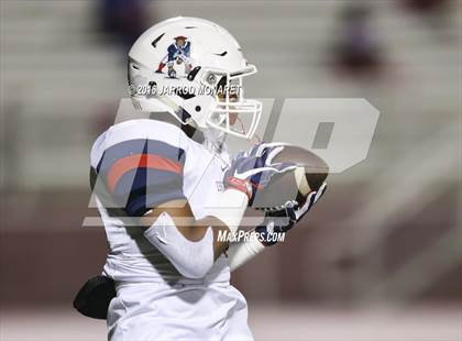 Thumbnail 2 in John Ehret vs. Destrehan (LHSAA 5A Quarterfinal Playoff) photogallery.