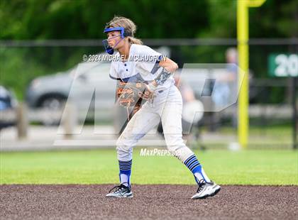 Thumbnail 2 in Salem vs. Deposit-Hancock (NYSPHSAA D Final) photogallery.