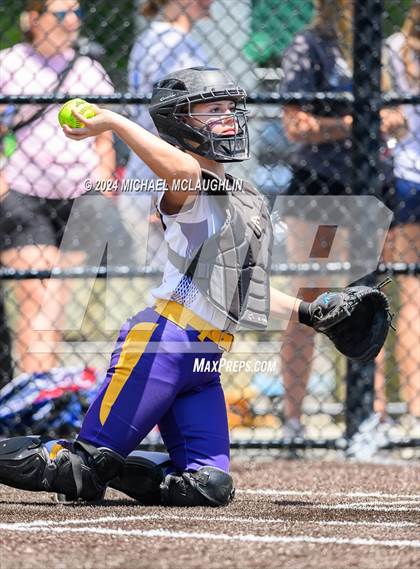 Thumbnail 2 in Salem vs. Deposit-Hancock (NYSPHSAA D Final) photogallery.