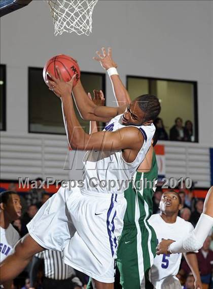 Thumbnail 3 in St. Mary's vs. Sacramento (CIF SJS D3 Playoffs) photogallery.