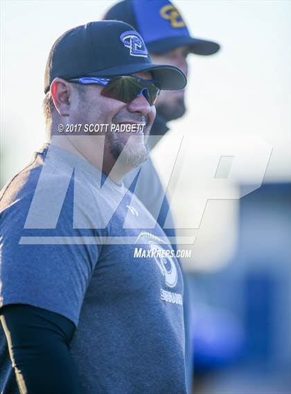 Thumbnail 1 in Great Oak @ Serrano photogallery.