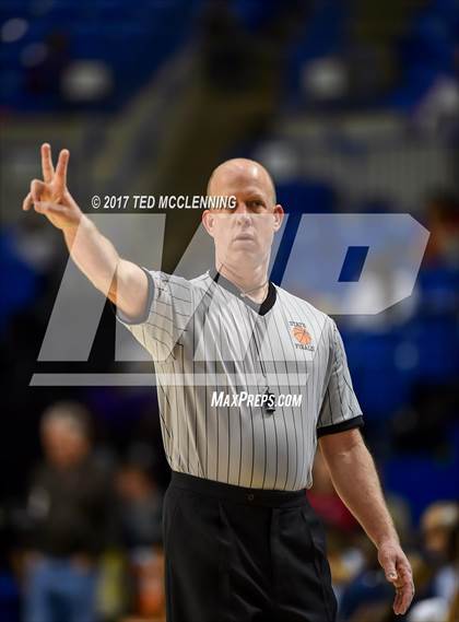 Thumbnail 1 in Earle vs. Marked Tree (AAA 2A Final) photogallery.