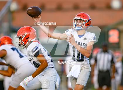 Thumbnail 3 in The Woodlands (green) vs Grand Oaks (blue) photogallery.