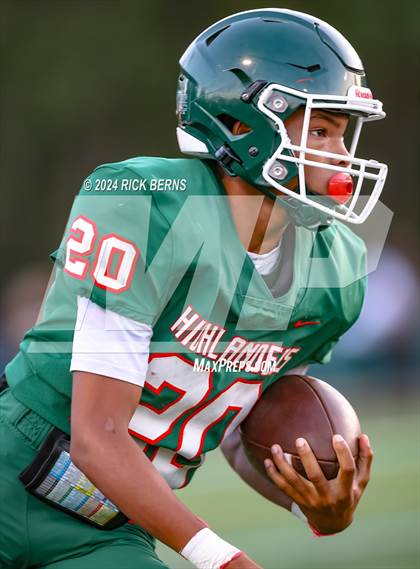 Thumbnail 2 in The Woodlands (green) vs Grand Oaks (blue) photogallery.