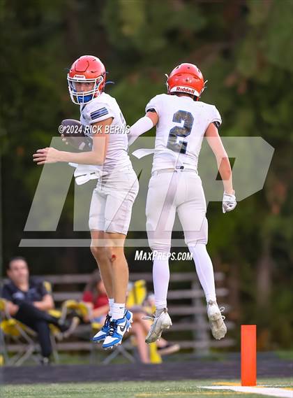 Thumbnail 3 in The Woodlands (green) vs Grand Oaks (blue) photogallery.