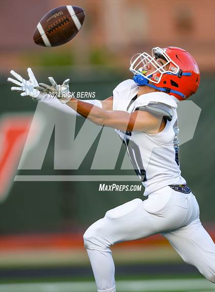 Thumbnail 2 in The Woodlands (green) vs Grand Oaks (blue) photogallery.