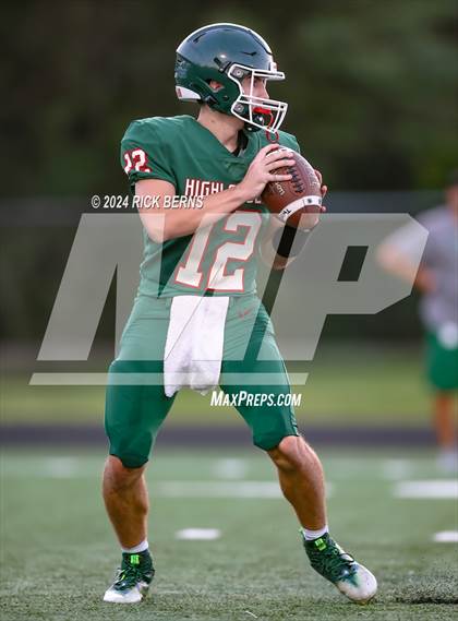 Thumbnail 3 in The Woodlands (green) vs Grand Oaks (blue) photogallery.