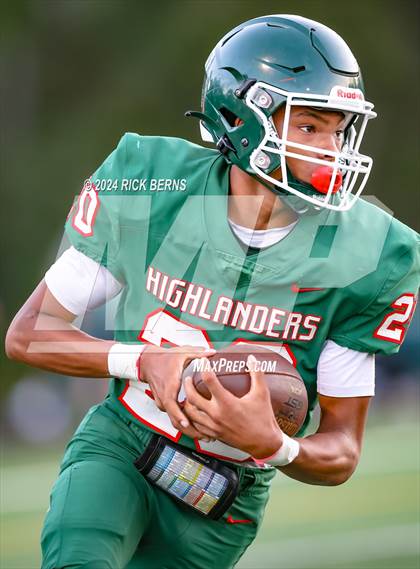 Thumbnail 1 in The Woodlands (green) vs Grand Oaks (blue) photogallery.